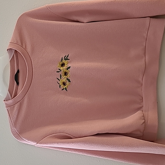 Shein sweatshirt Size med US sz 6 peach woth yellow sun-flower - Picture 1 of 6